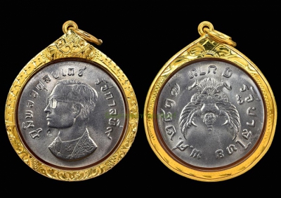 เหรียญบาทหลังพญาครุฑขวัญถุง หลวงปู่ทิม  วัดละหารไร่ ปลุกเสก ปี 2517 ตอกโค๊ตนะชินบัญชร สวยๆเลี่ยมทอง องค์ที่ 1
