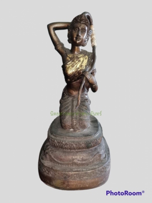 พระแม่ธรณี​ หลวงปู่หงษ์​ วัดเพชรบุรี สุรินทร์​ ปี 2546 เนื้อทองผสม