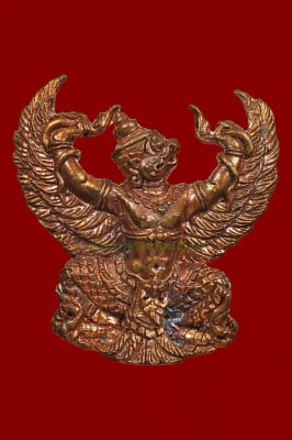 พญาครุฑ รุ่น 1 เนื้อทองแดงผสม หลวงปู่ผาด วัดไร่ จ.อ่างทอง พ.ศ. 2551 สวยตามภาพ ผิวไฟแดงๆ องค์ที่ 2
