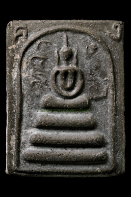 พระสมเด็จ ค.ง. พิมพ์อกร่องเล็ก หลวงพ่อคง วัดวังสรรพรส จังหวัดจันทบุรี ปี2511 เนื้อดำผงใบลาน