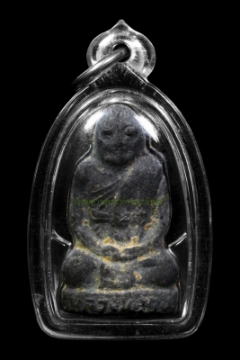 พระผงรูปเหมือนพิมพ์ตุ๊กตาลอยองค์ หลวงพ่อคง วัดวังสรรพรส จังหวัดจันทบุรี ปี2527 เนื้อดำผงใบลาน