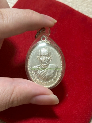 เหรียญเงิน หลวงพ่อหยอด วัดแก้วเจริญ 2534